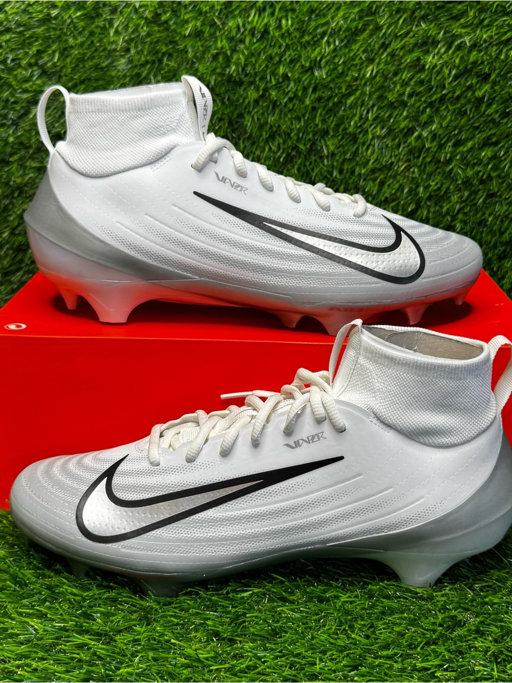 Size 10.5 - Mens Nike Vapor Pro 1 Football Cleats White Silver - FB3298 100